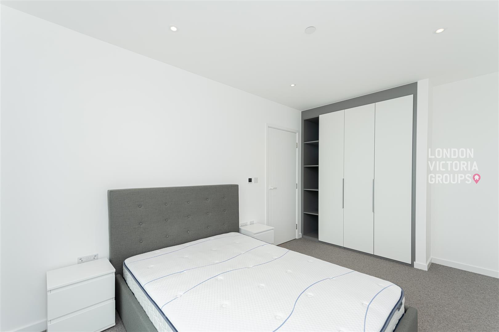 5 Tapestry Way, London